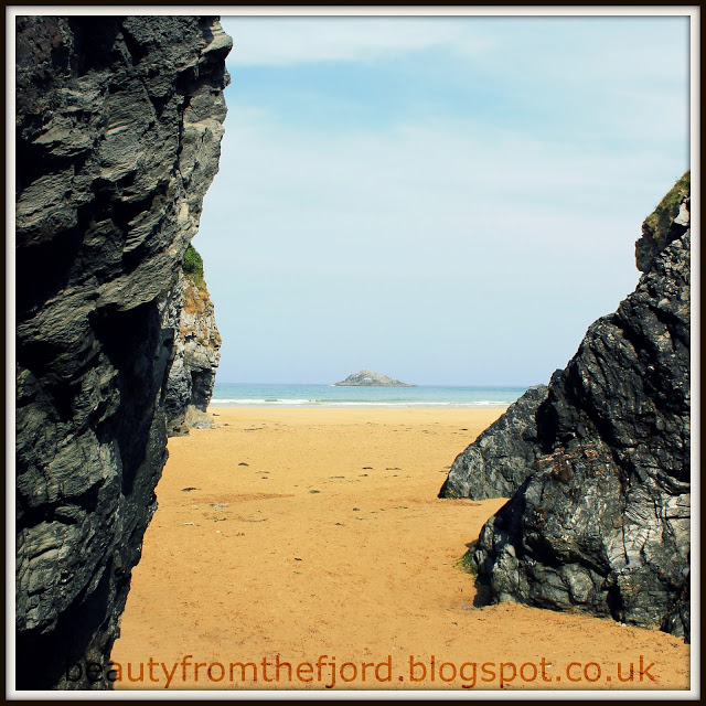 Cornwall Scenery - Crantock Beach: time for some rock & roll!