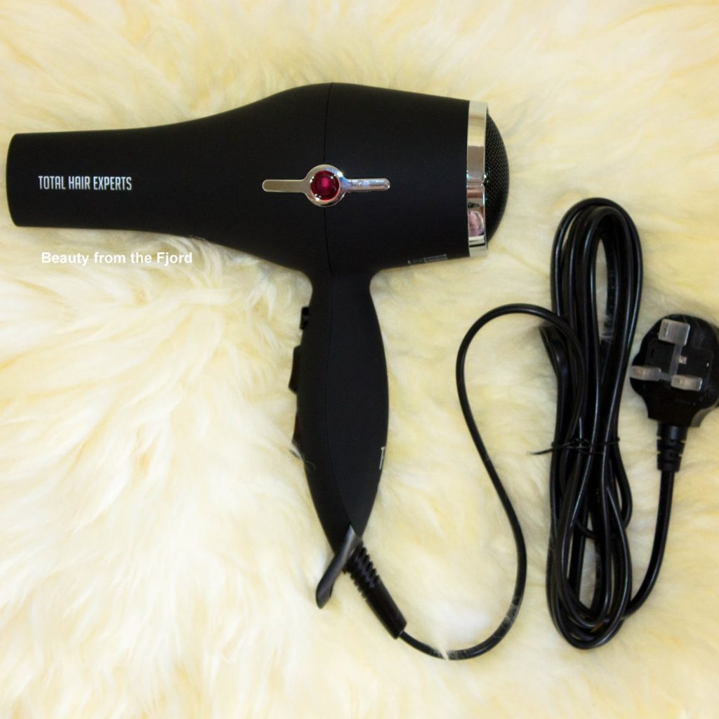 THX Total Hair Experts Sleek & Chic AC Dryer Review THX Total Hair Experts Sleek & Chic AC Dryer Review
