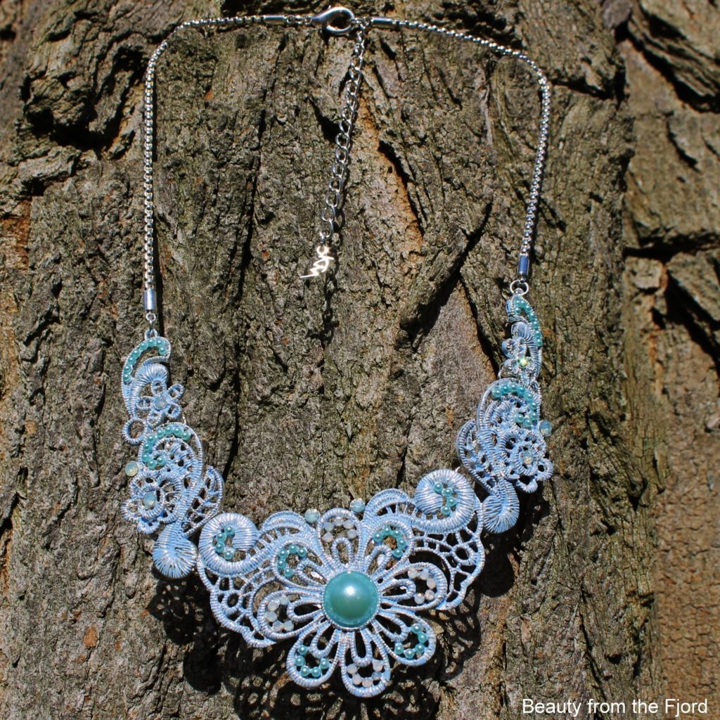 Iridescence Vintage Lace Necklace and Earrings Set Review