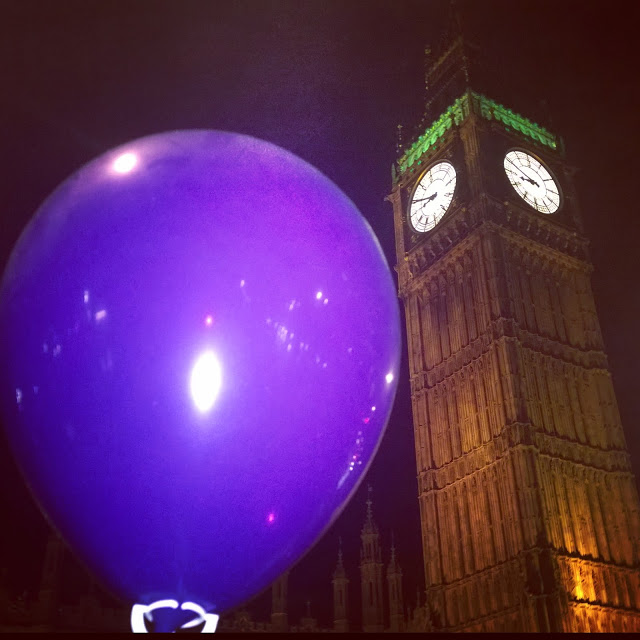 Instagram Photography Tour with Joe Bloggers and Best London Walks review - #giffgaffsnaps. Big Ben and a ballon