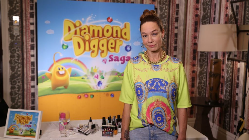 Diamond Digger Saga Launch Party with Sophy Robson at Convent Garden Hotel: Nail art