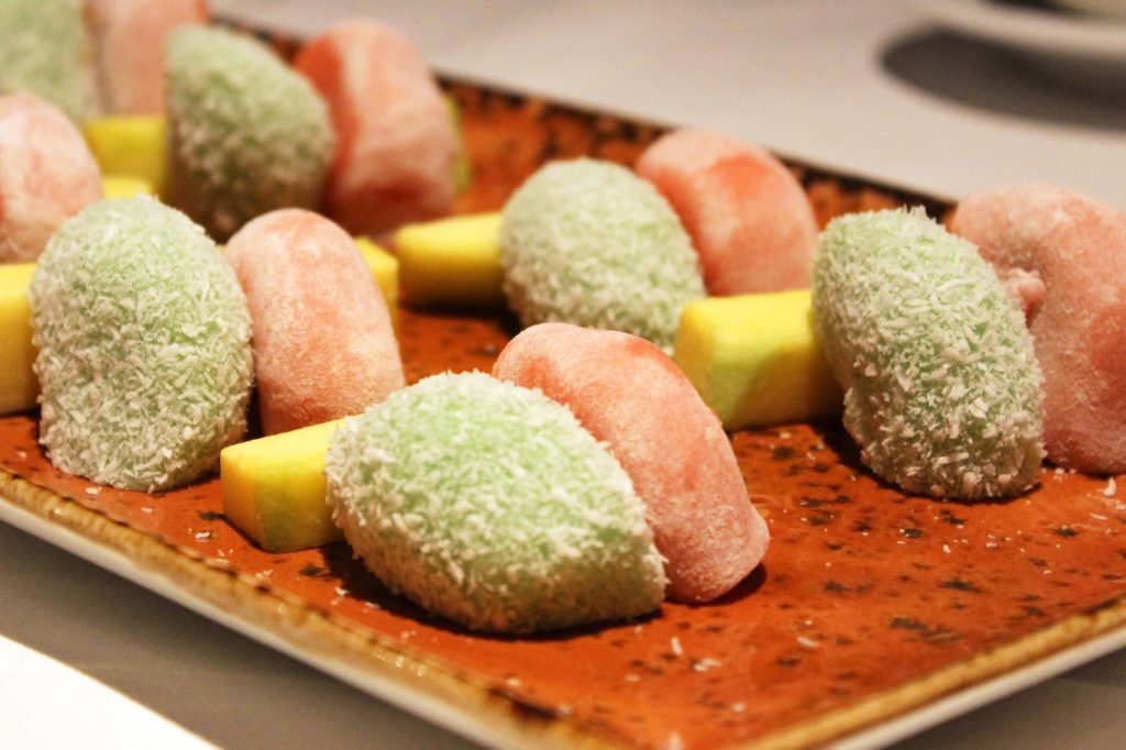 Dim Sum Tea at Le Chinois Millennium Hotel Knightsbridge Dim Sum Tea at Le Chinois Millennium Hotel Knightsbridge - Red bean and pandan mochi cake