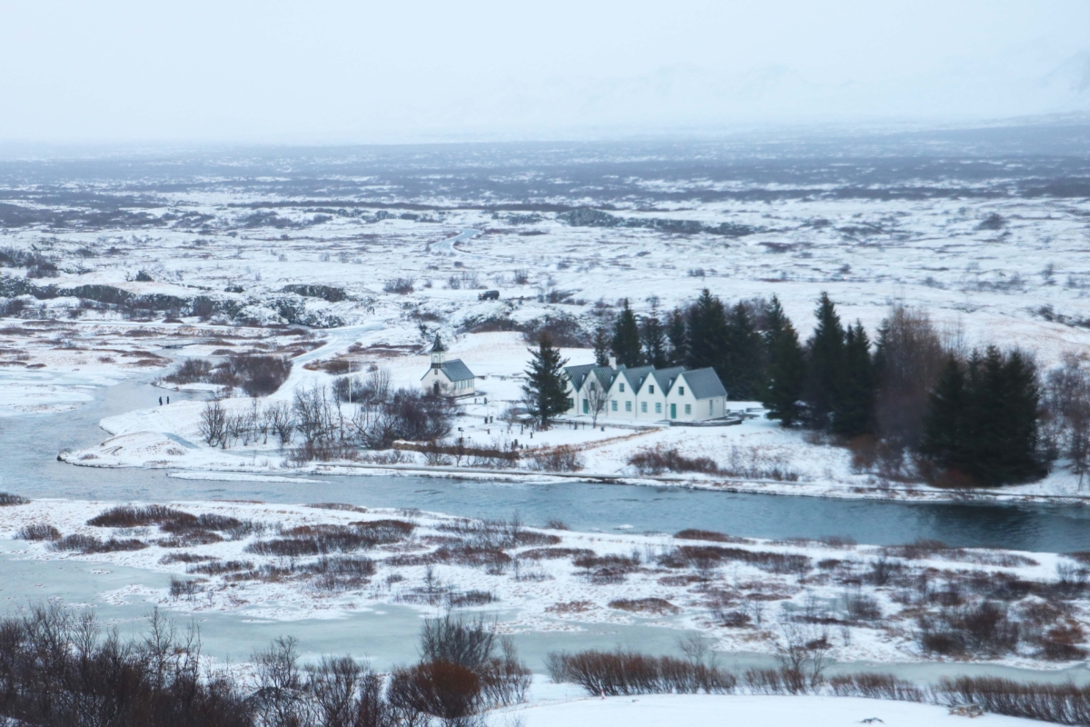 Pingviller: Part of the Golden Circle tour - these house are in the middle of nowhere, but seen by millions of people all around the world!